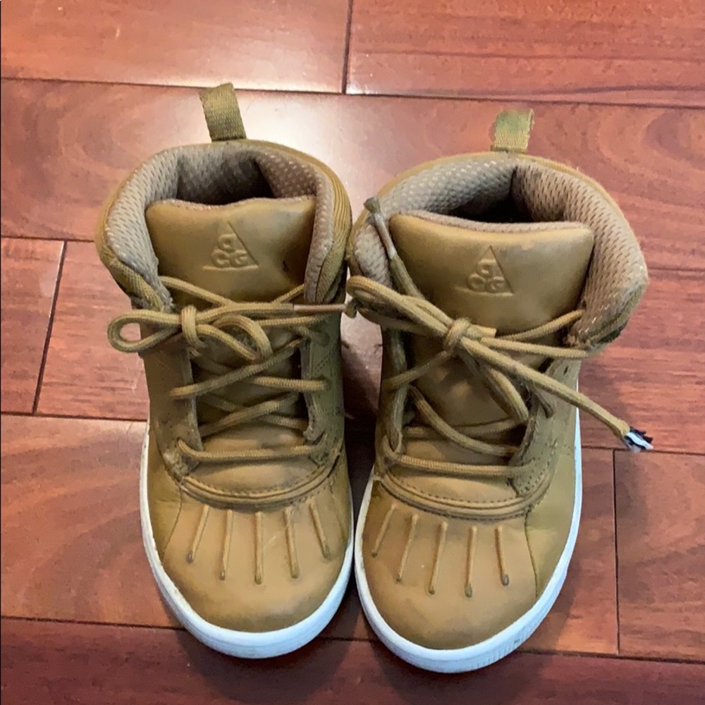 Toddler nike ACG duckboots- wheat